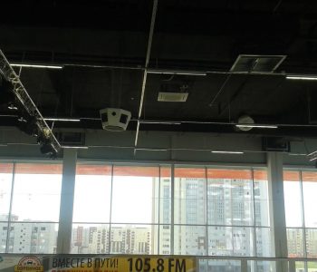 Каток в ТРЦ «Сити Молл»: Монтаж акустической системы подвесного типа, прокладка звуковых и световых линий